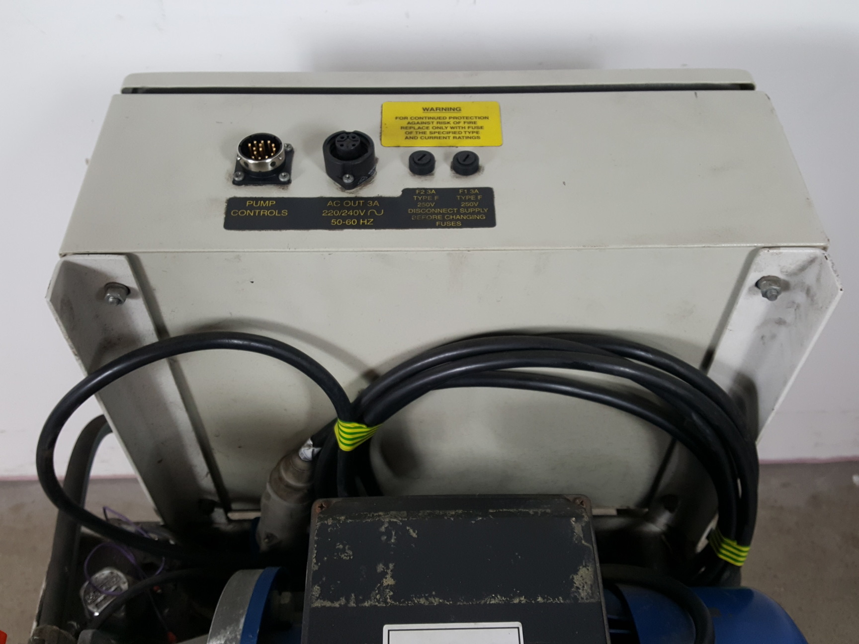 Image of Instron 8841 1kN DynaMight Servo Hydraulic Dynamic Test System - Savery Lab