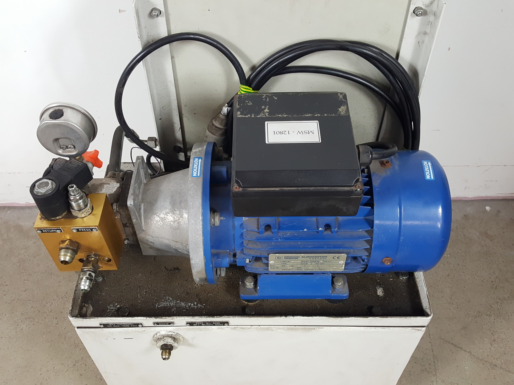 Image of Instron 8841 1kN DynaMight Servo Hydraulic Dynamic Test System - Savery Lab