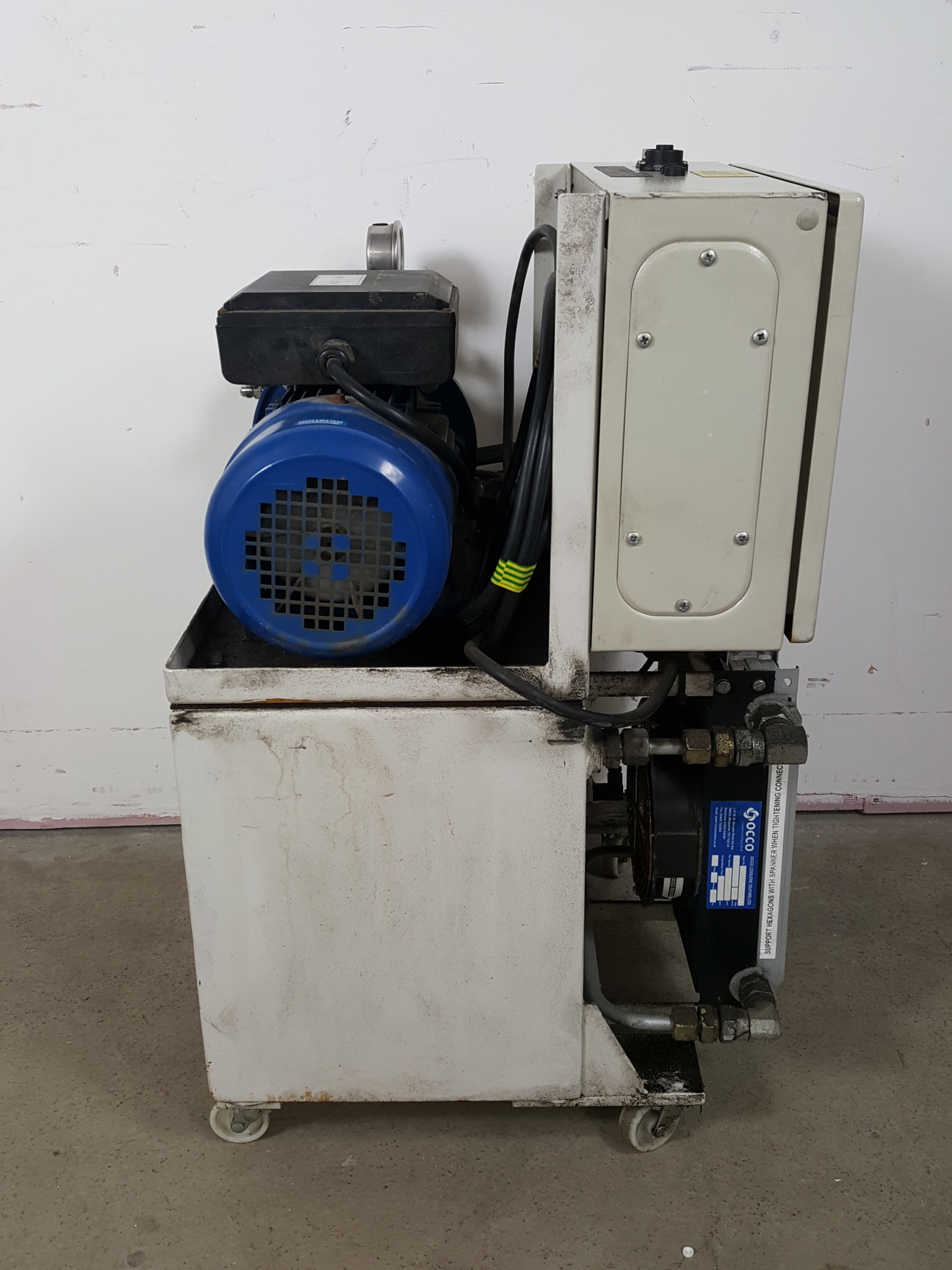 Image of Instron 8841 1kN DynaMight Servo Hydraulic Dynamic Test System - Savery Lab