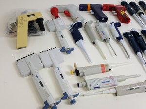 Thumbnail image of 24 x Laboratory Pipettes & Pipettors - Gilson, Integra, Biohit, Nichiryo Lab