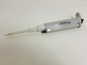 Thumbnail image of 24 x Laboratory Pipettes & Pipettors - Gilson, Integra, Biohit, Nichiryo Lab