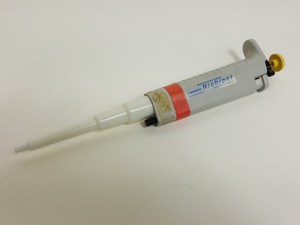Thumbnail image of 24 x Laboratory Pipettes & Pipettors - Gilson, Integra, Biohit, Nichiryo Lab