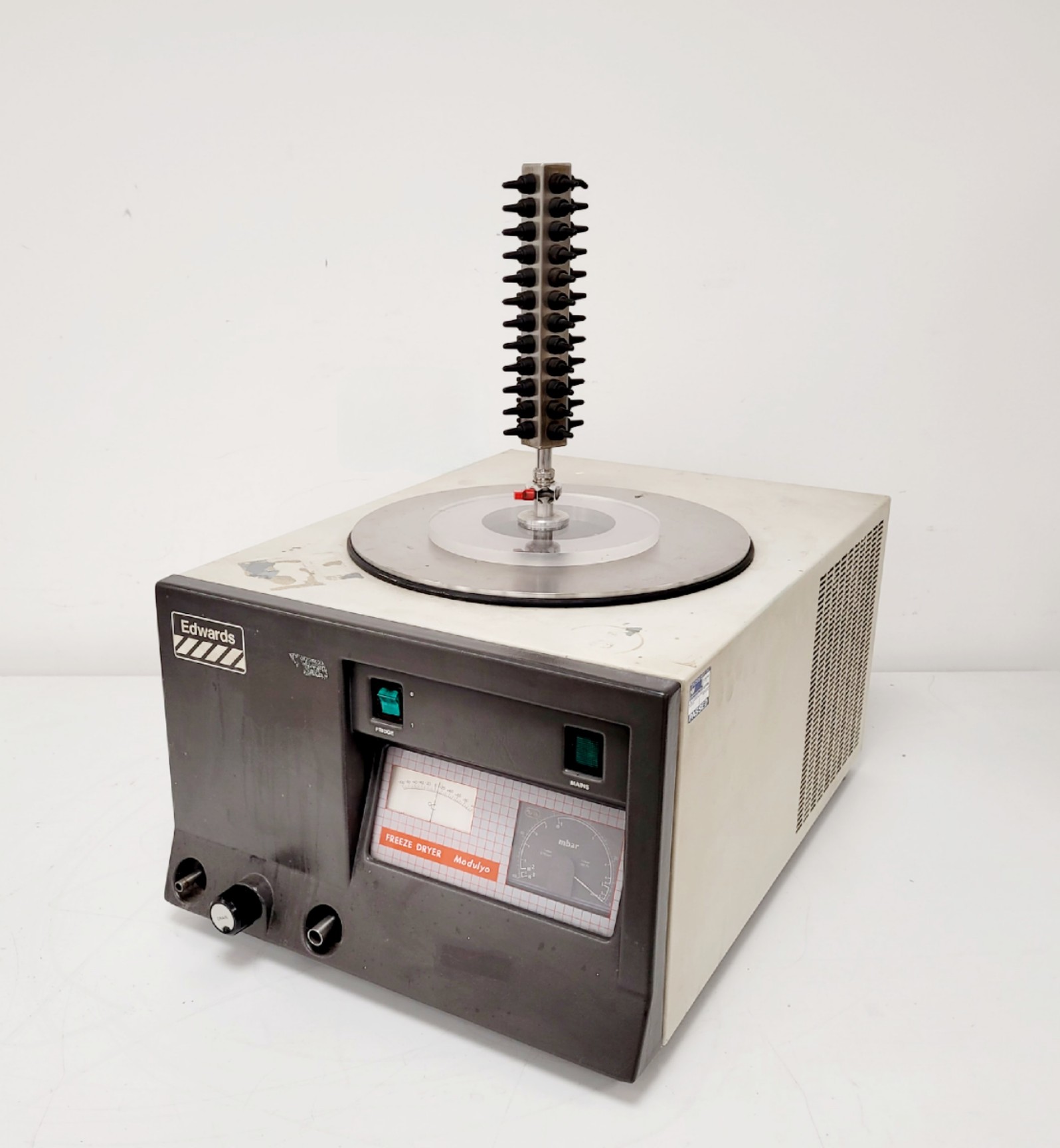 Image of EDWARDS Modulyo 4K Freeze Dryer Lab