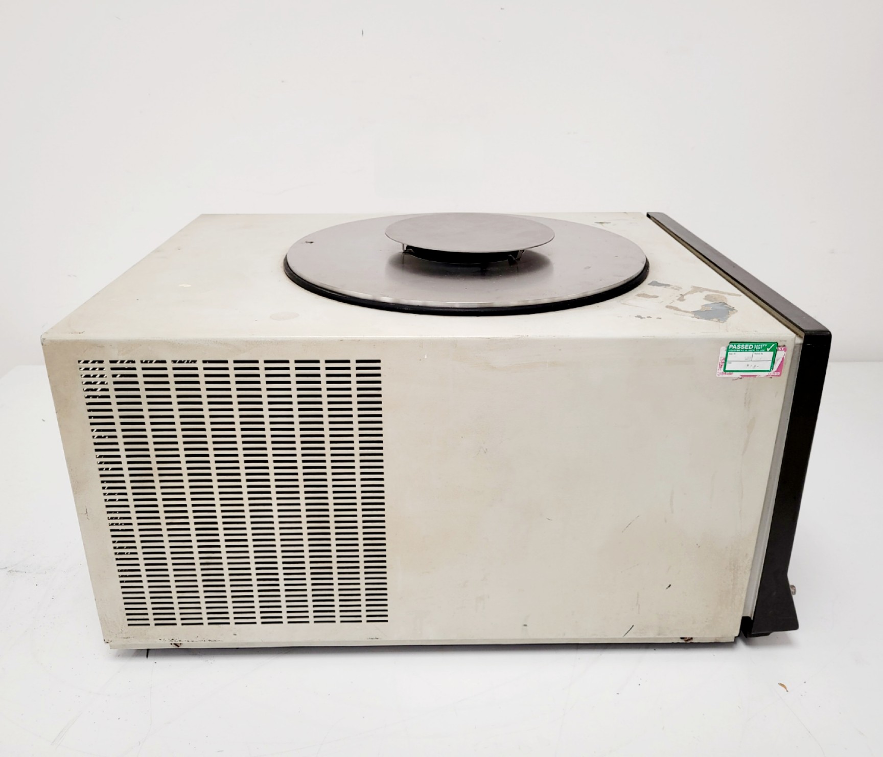 Image of EDWARDS Modulyo 4K Freeze Dryer Lab