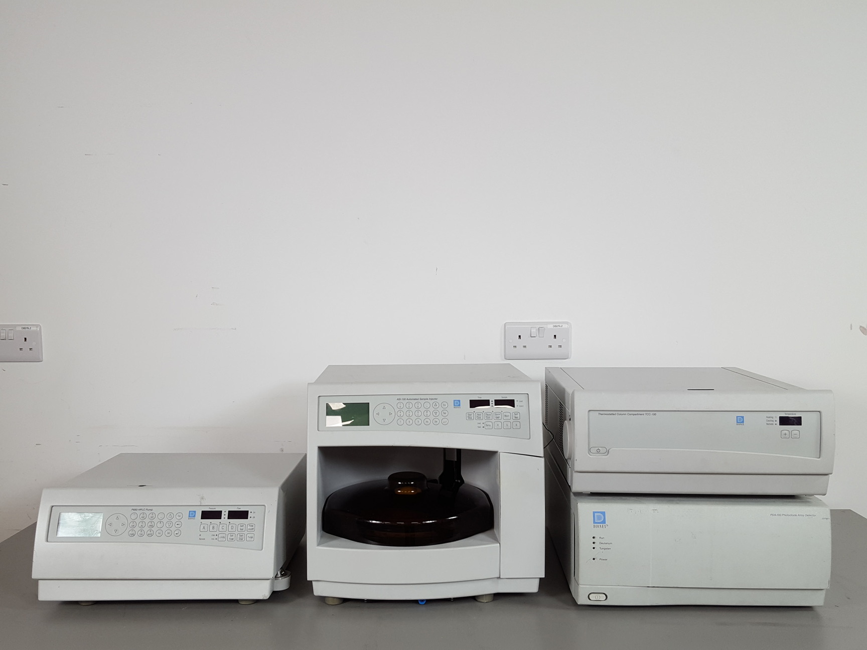 Image of Dionex HPLC System - ASI-100,  P680, TCC-100, PDA-100 Lab