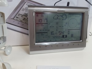 Thumbnail image of Oregon Scientific Professional Weather Centre WMR200 - WGR800, PCR800, Lab