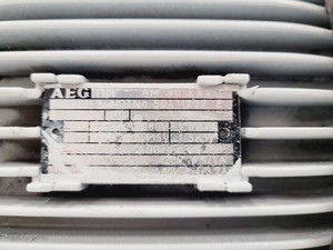 Thumbnail image of Leybold TRIVAC D40B Two Stage Three-Phase Vacuum Pump Lab