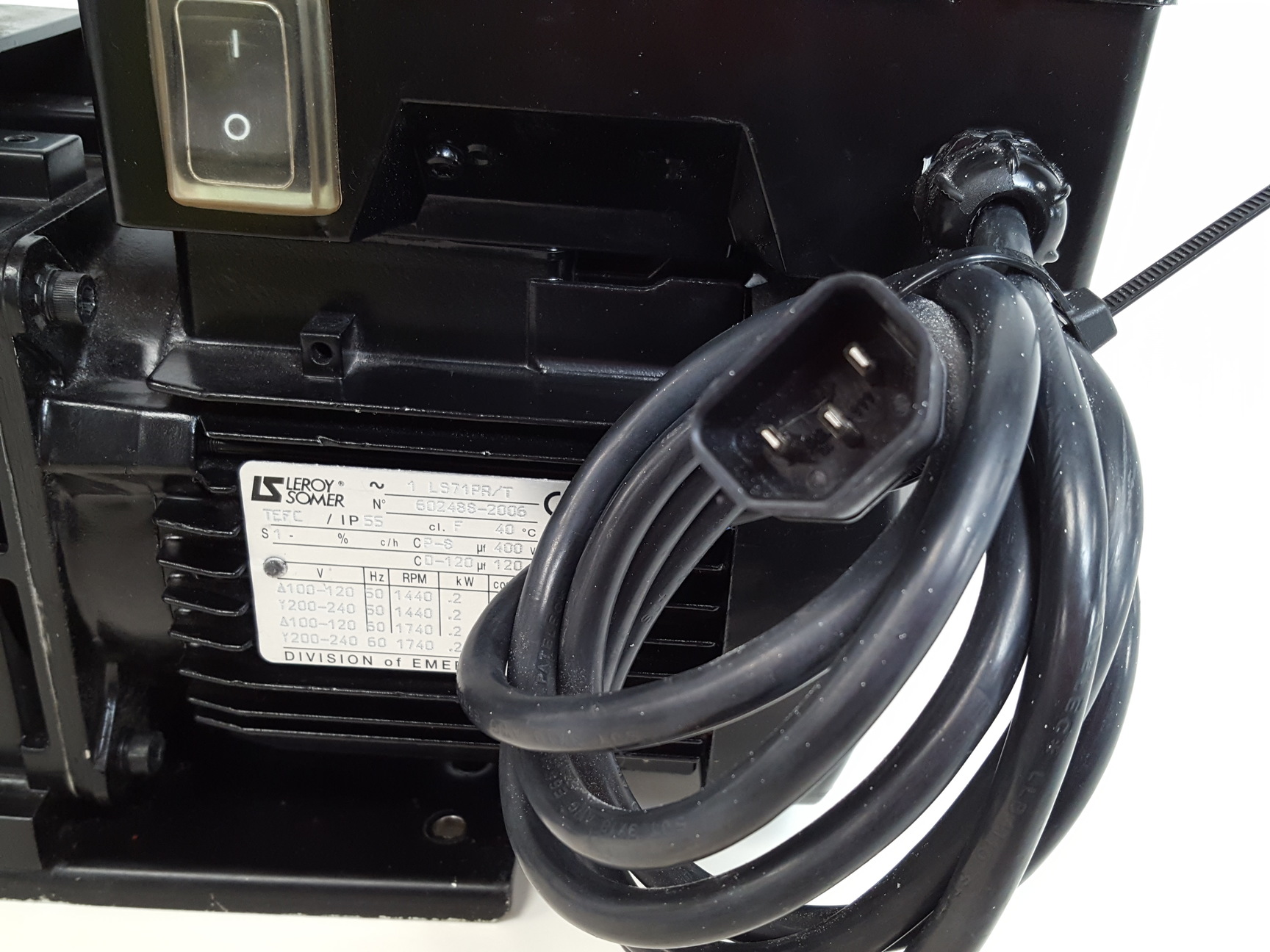 Image of ULVAC Rotary Blade Pump Vacuum Pump Model GLD-040 Lab