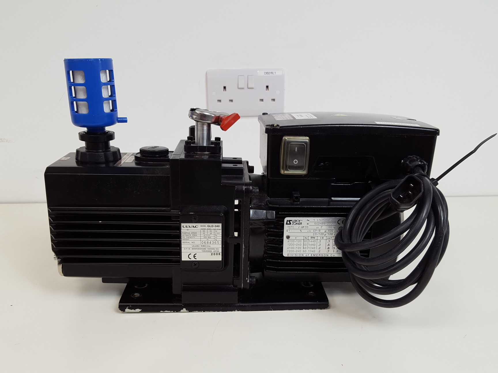Image of ULVAC Rotary Blade Pump Vacuum Pump Model GLD-040 Lab