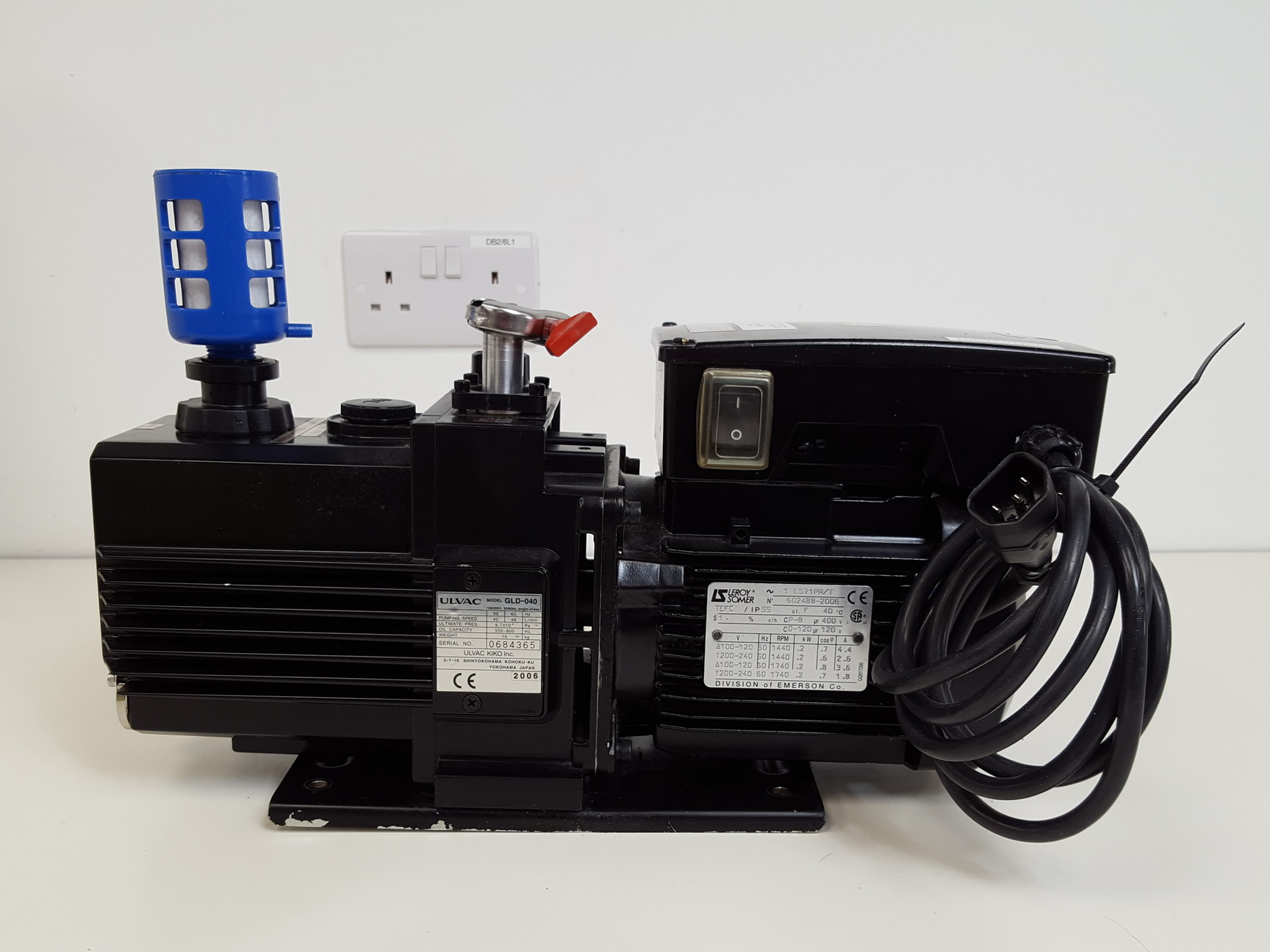 Image of ULVAC Rotary Blade Pump Vacuum Pump Model GLD-040 Lab