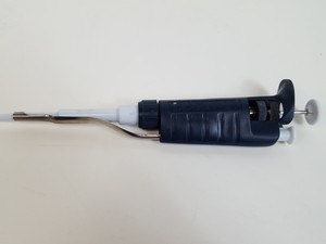 Thumbnail image of Lot of 29 Laboratory Pipettes & Automatic Pipettors - Fisherbrand, Gilson Lab
