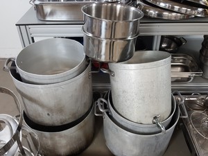 Thumbnail image of Large Lot of Stainless Steel Catering Kitchen Pots, Pans, Dishes, Trays & Bowls