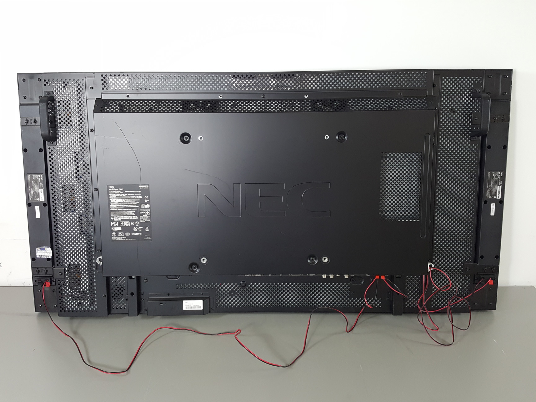 Image of NEC MultiSync P462 46" Monitor Model L46OU6 with 2 x Speakers SP-4046PV