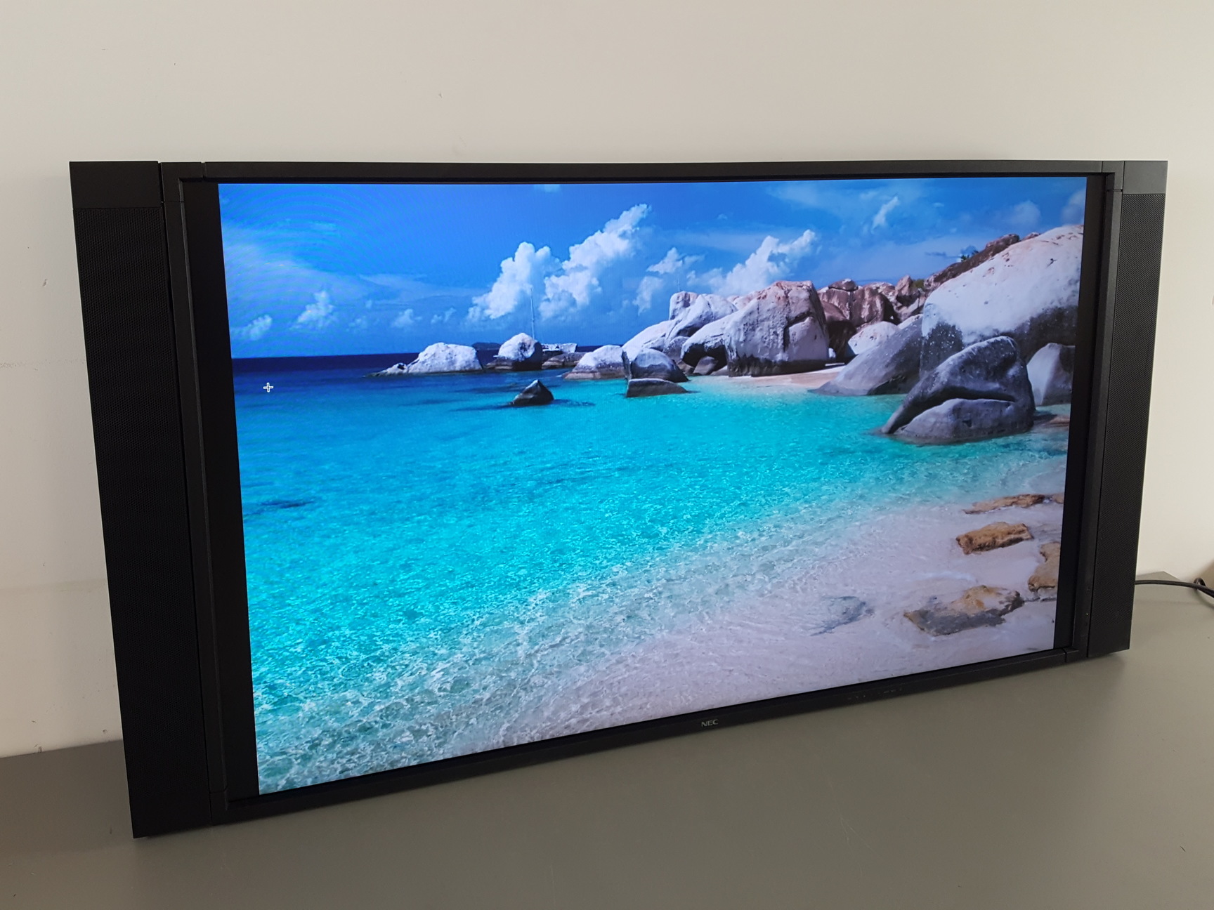Image of NEC MultiSync P462 46" Monitor Model L46OU6 with 2 x Speakers SP-4046PV