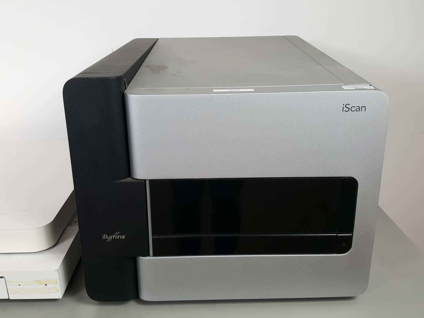 Image of Illumina iScan SY-101-1001 Array Scanner with Newport Isolation System & UPS Lab