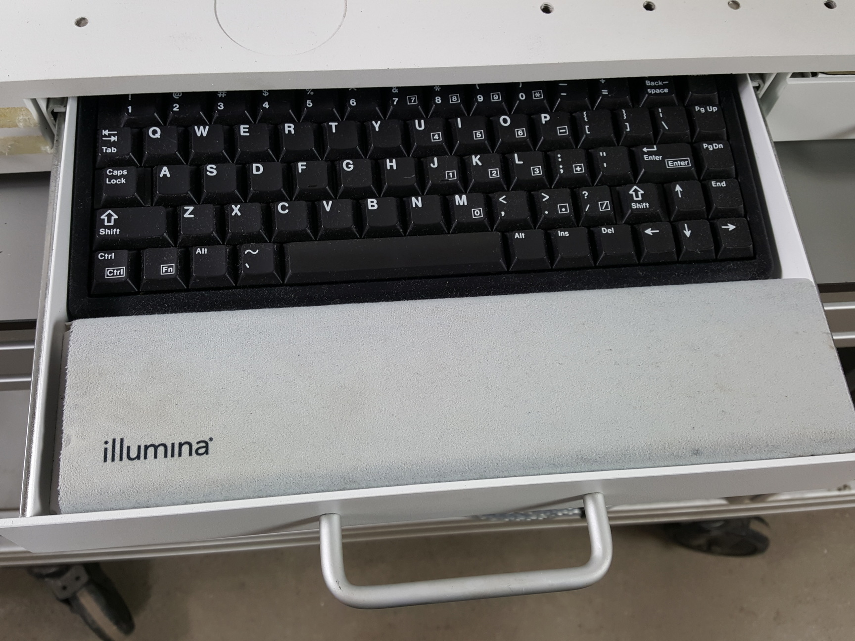 Image of Illumina iScan SY-101-1001 Array Scanner with Newport Isolation System & UPS Lab