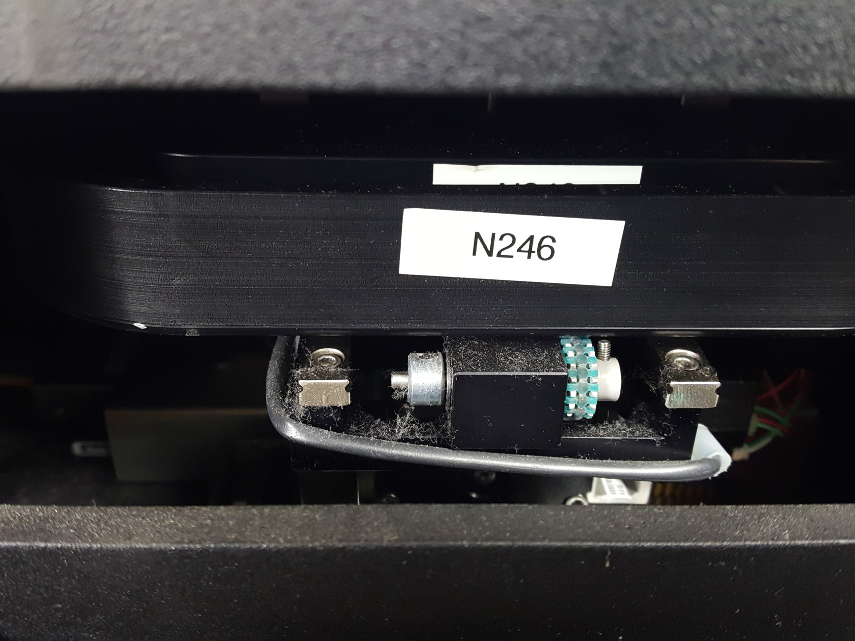 Image of Illumina iScan SY-101-1001 Array Scanner with Newport Isolation System & UPS Lab