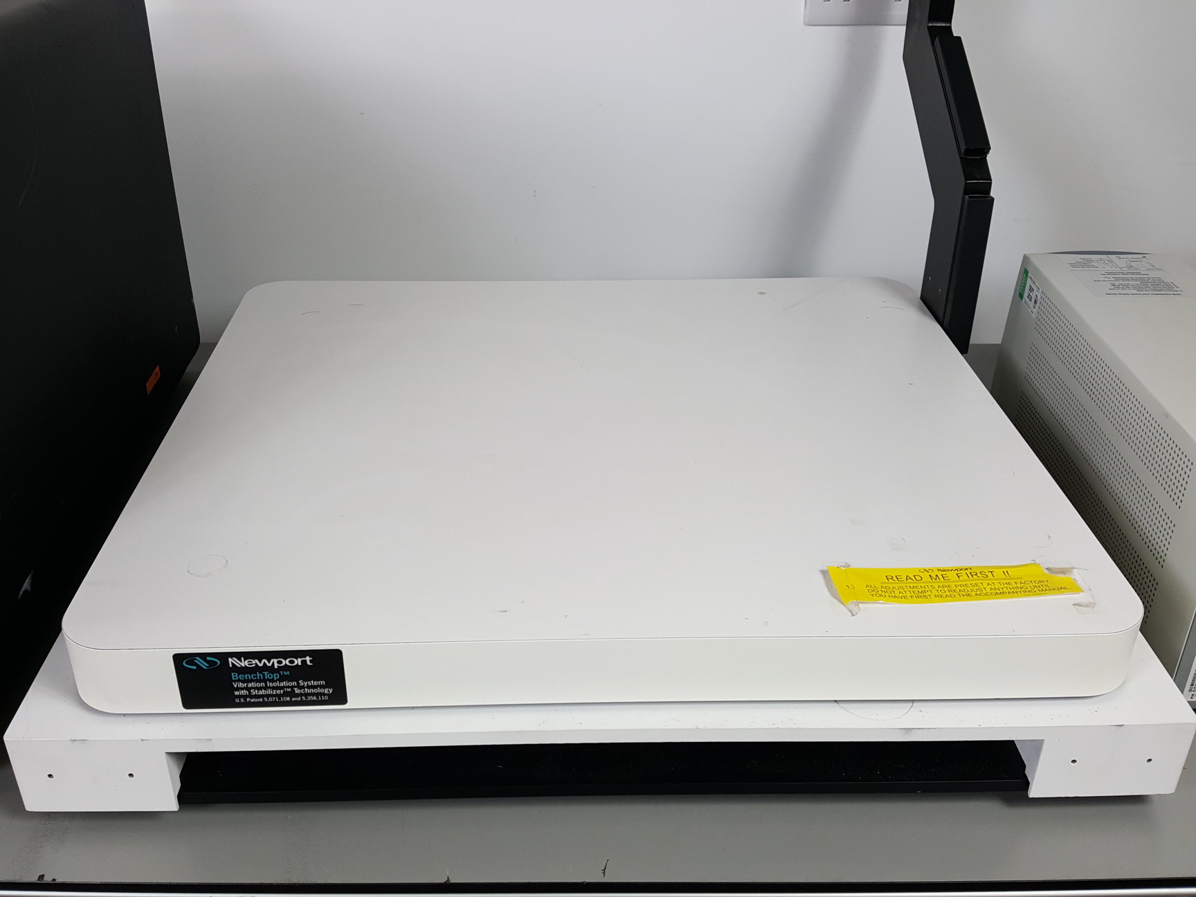 Image of Illumina iScan SY-101-1001 Array Scanner with Newport Isolation System & UPS Lab