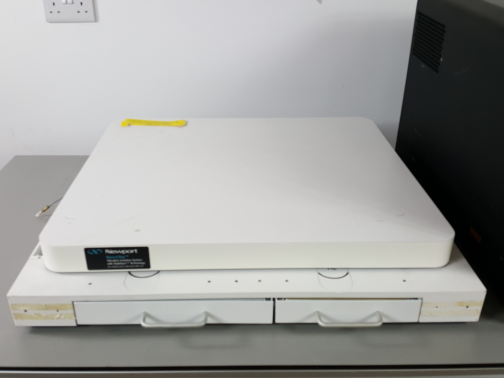 Image of Illumina iScan SY-101-1001 Array Scanner with Newport Isolation System & UPS Lab