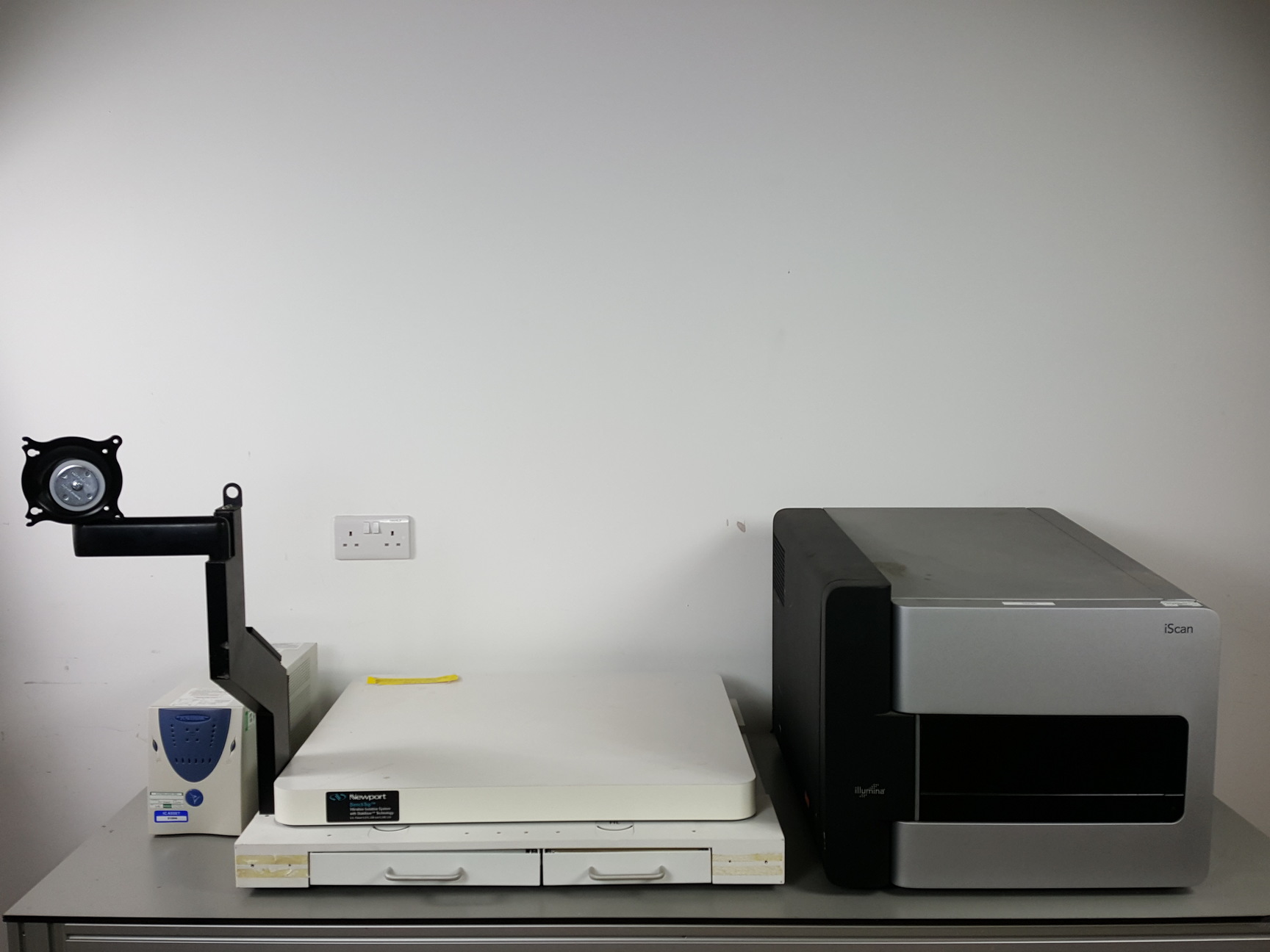 Image of Illumina iScan SY-101-1001 Array Scanner with Newport Isolation System & UPS Lab