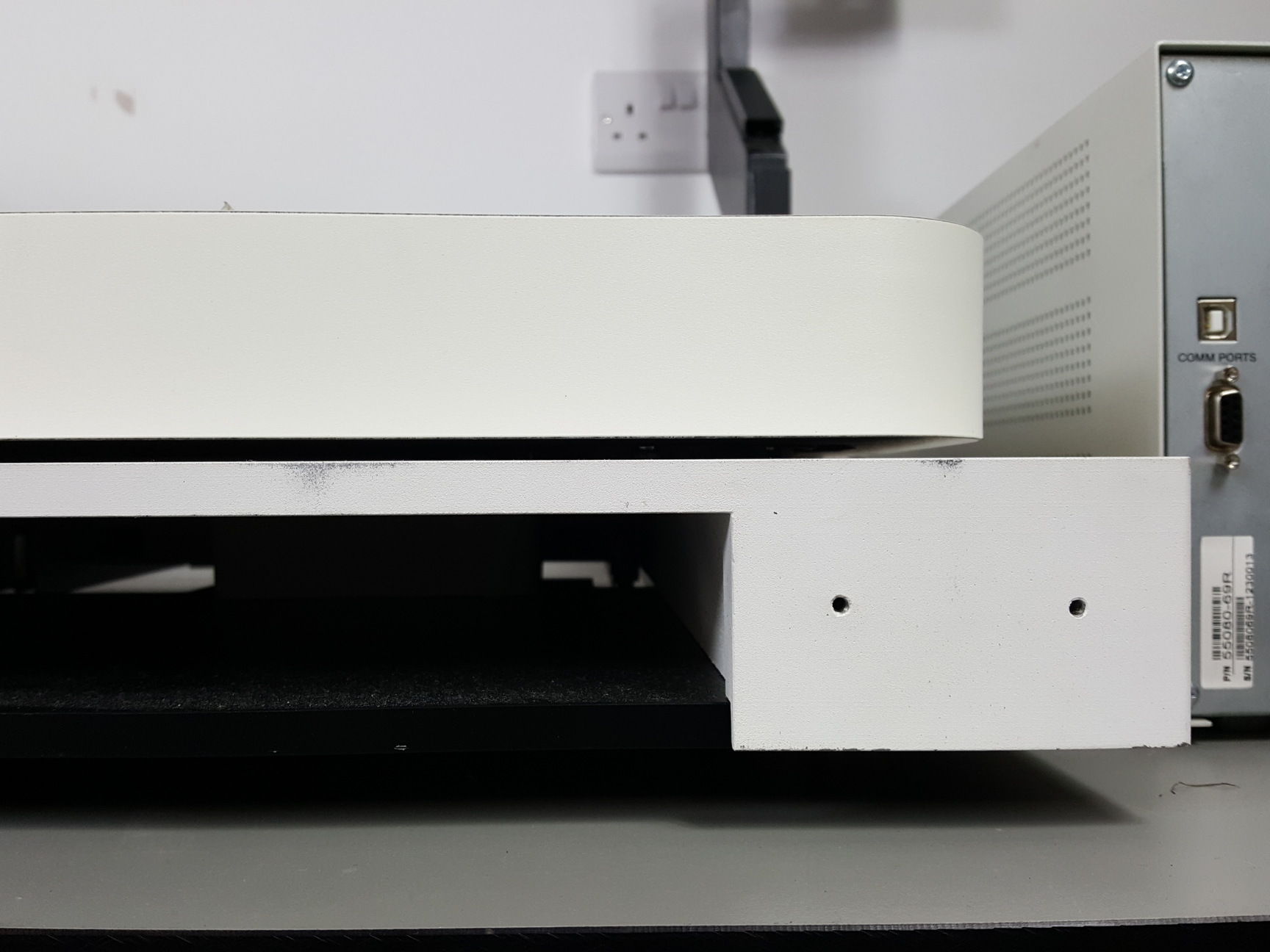 Image of Illumina iScan SY-101-1001 Array Scanner with Newport Isolation System & UPS Lab