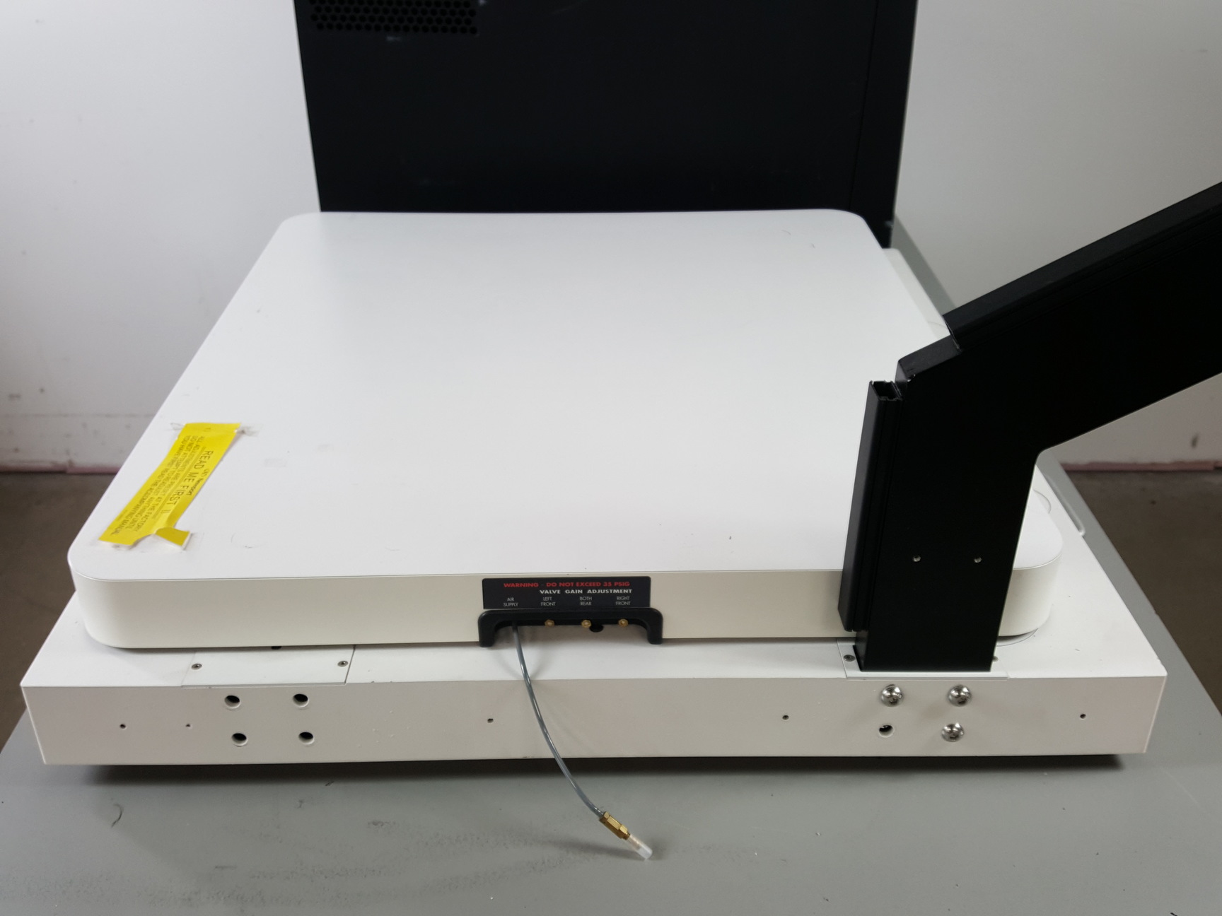 Image of Illumina iScan SY-101-1001 Array Scanner with Newport Isolation System & UPS Lab