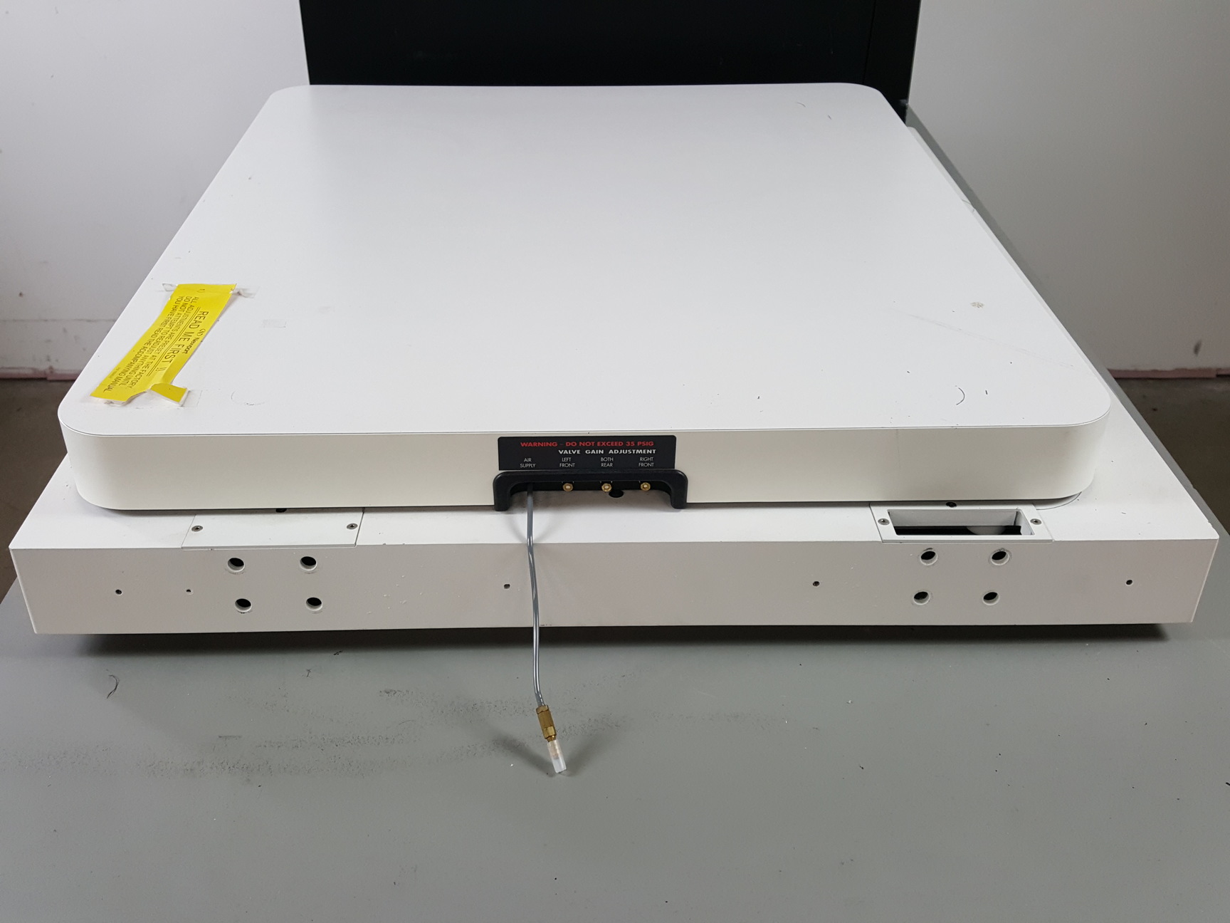 Image of Illumina iScan SY-101-1001 Array Scanner with Newport Isolation System & UPS Lab