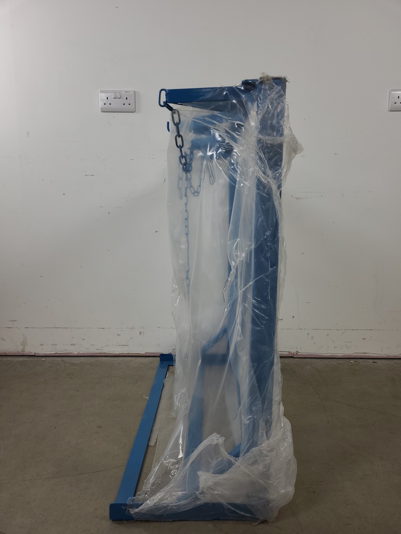 Image of Stakrak CR375Z 3 Gas Cylinder Floor Stand 93x37x93cm LWH Lab
