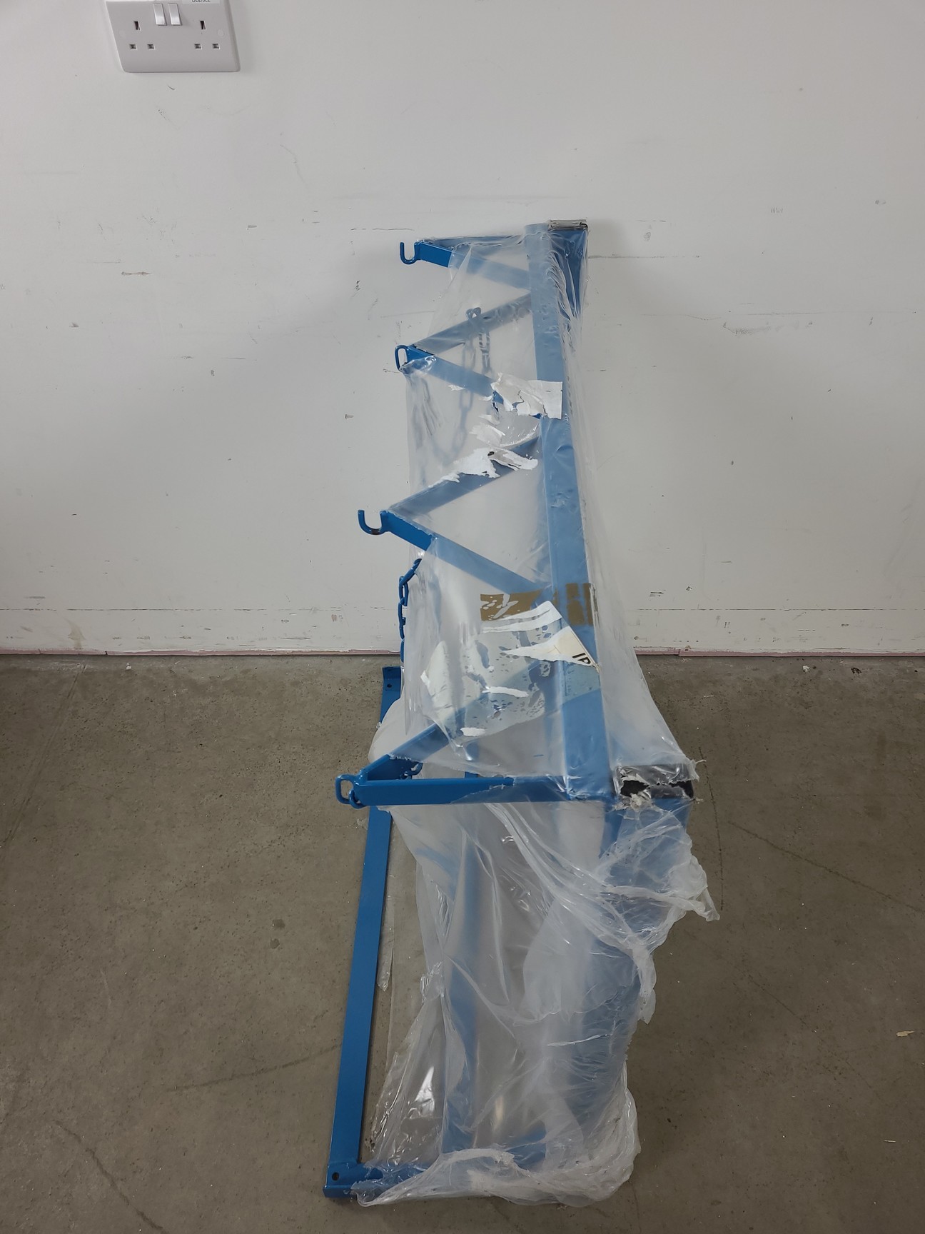 Image of Stakrak CR375Z 3 Gas Cylinder Floor Stand 93x37x93cm LWH Lab
