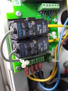 Thumbnail image of Peak Scientific High Purity Nitrogen Generator Model - NM30LA Lab