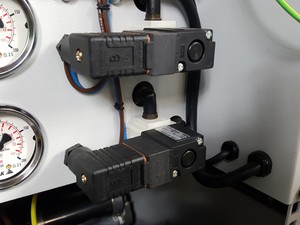 Thumbnail image of Peak Scientific High Purity Nitrogen Generator Model - NM30LA Lab