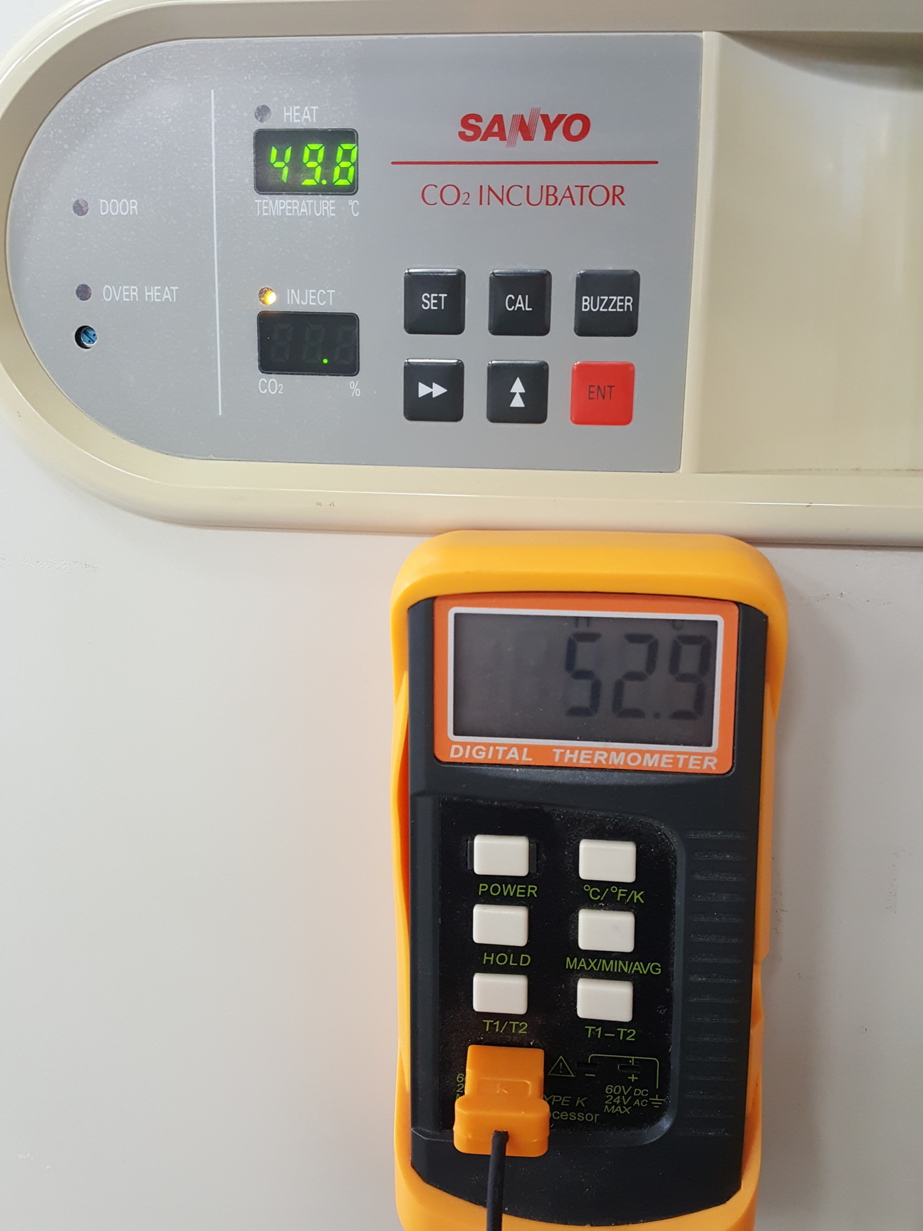 Image of Sanyo C02 Laboratory Incubator Model - MCO-17 AIC Lab