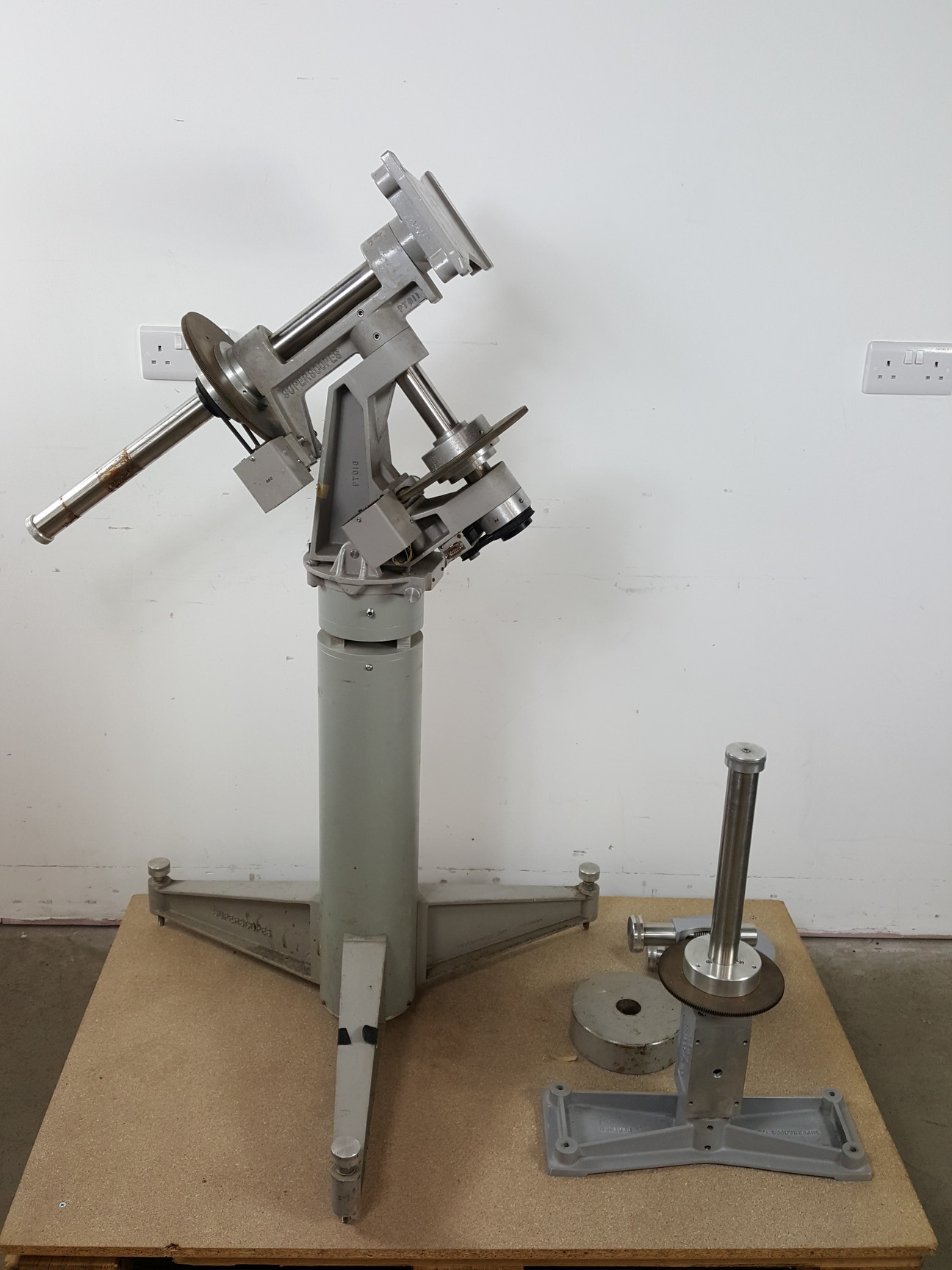 Image of Vintage 1988 Superscopes Ltd Titan 2 Telescope EQ Mount - 701 C2 Lab