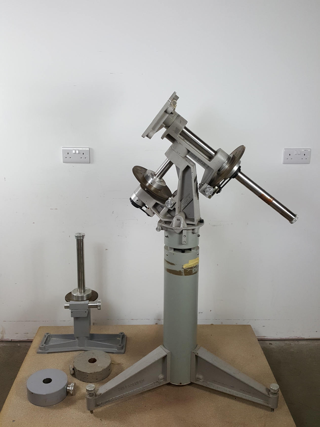 Image of Vintage 1988 Superscopes Ltd Titan 2 Telescope EQ Mount - 701 C2 Lab