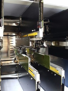 Thumbnail image of Hamilton Microlab Star Automated Robotic Liquid Handling System Lab
