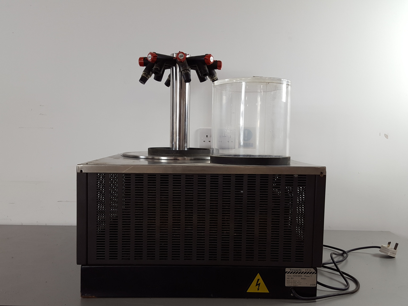 Image of EDWARDS Modulyo Freeze Dryer EF4 Lab + Accessories