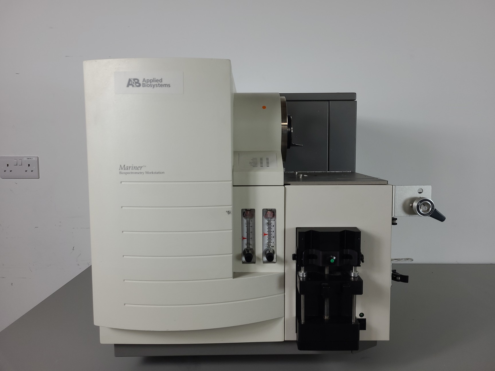 Image of Applied Biosystems Mariner Biospectrometry Spectrometer Workstation Mass Spec 