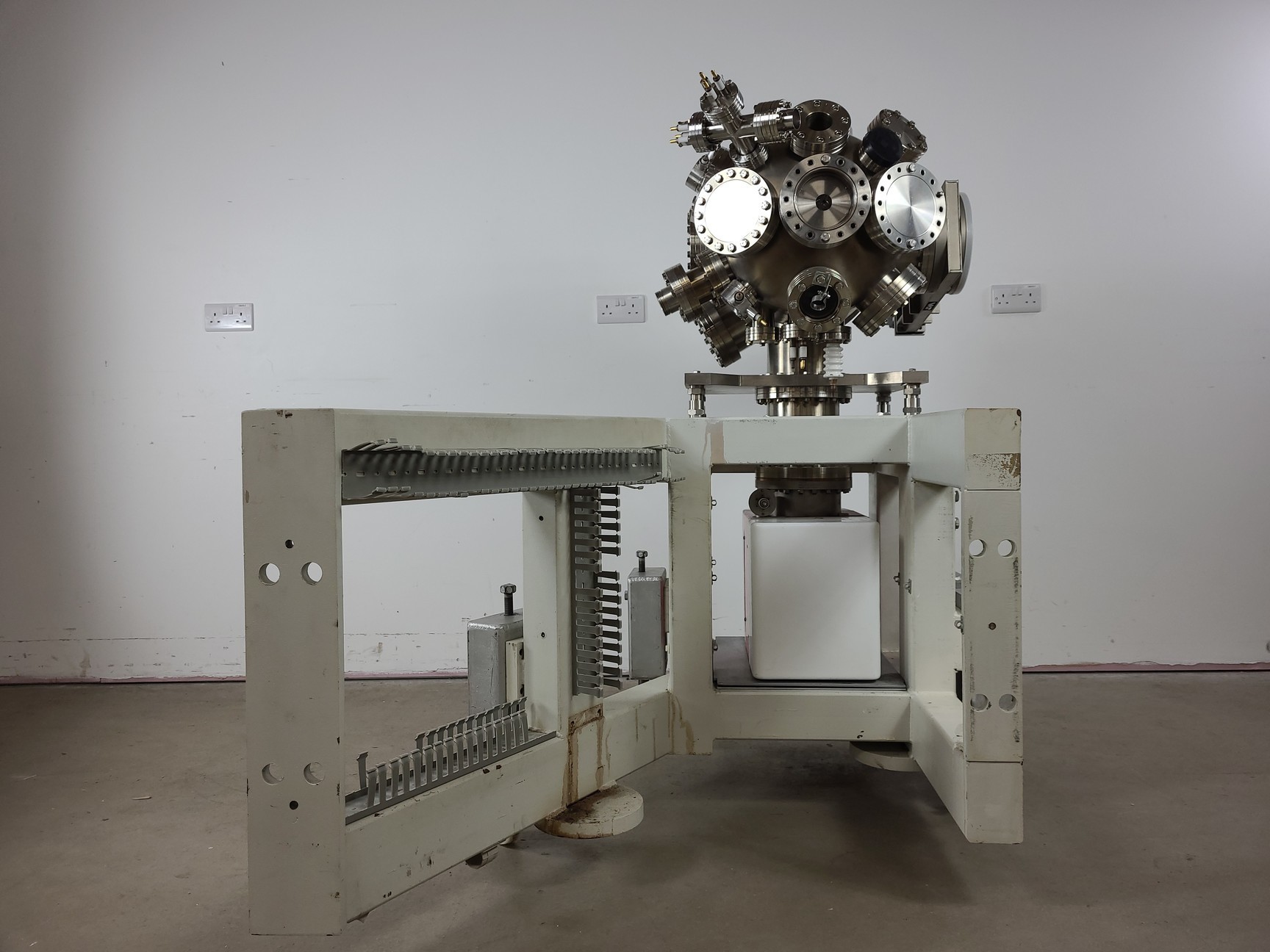 Image of Surface Science Instrument VG Scientific UHV Vacuum Chamber & StarCell Ion Pump 