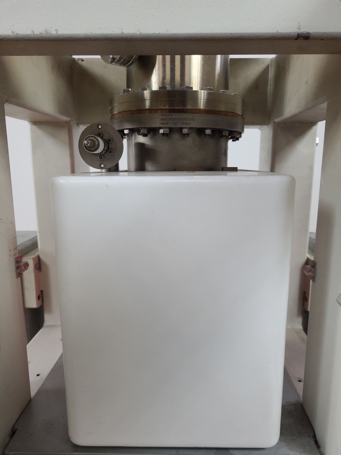 Image of Surface Science Instrument VG Scientific UHV Vacuum Chamber & StarCell Ion Pump 