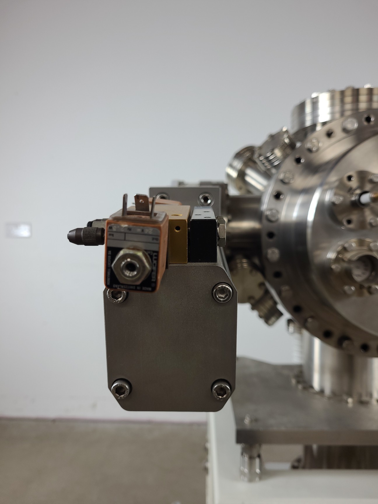 Image of Surface Science Instrument VG Scientific UHV Vacuum Chamber & StarCell Ion Pump 