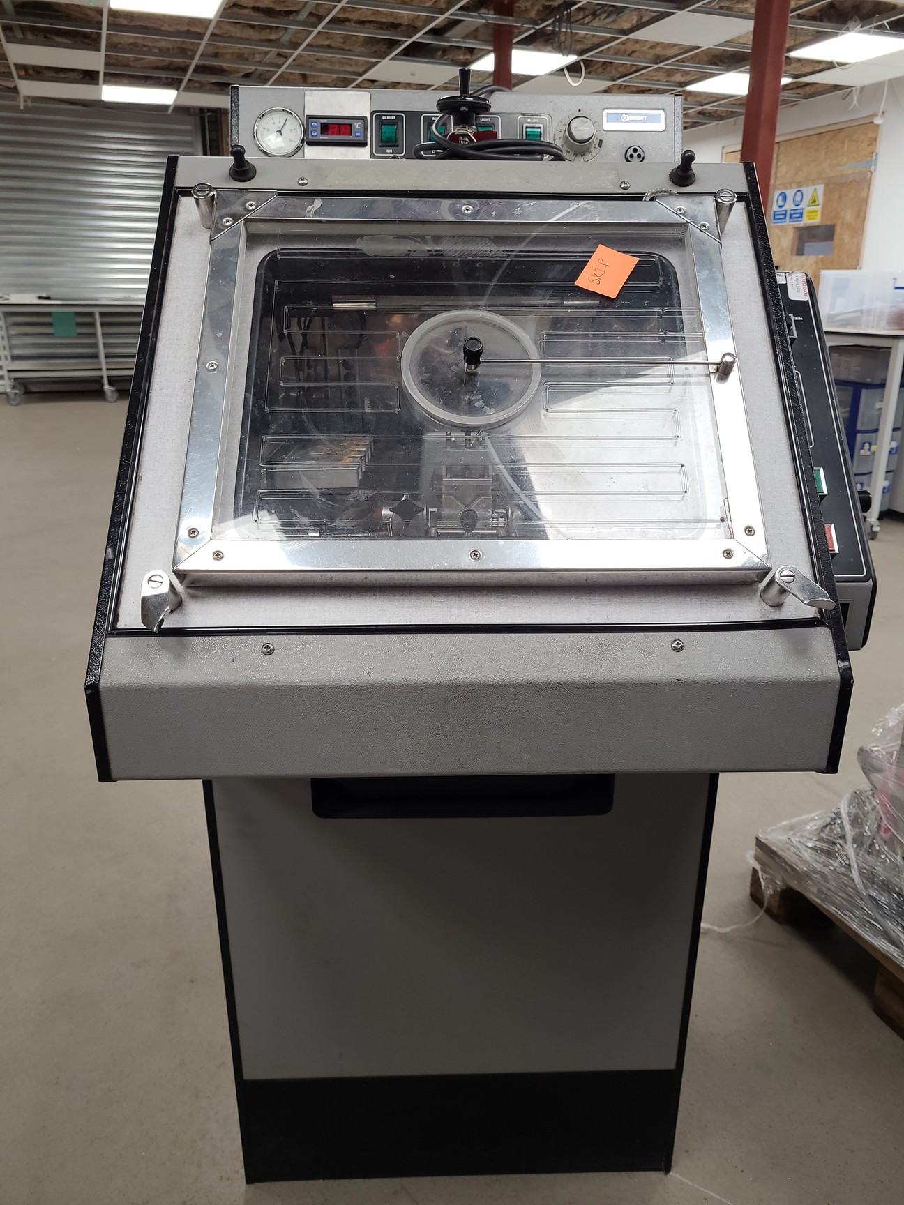 Image of Bright Cryostat