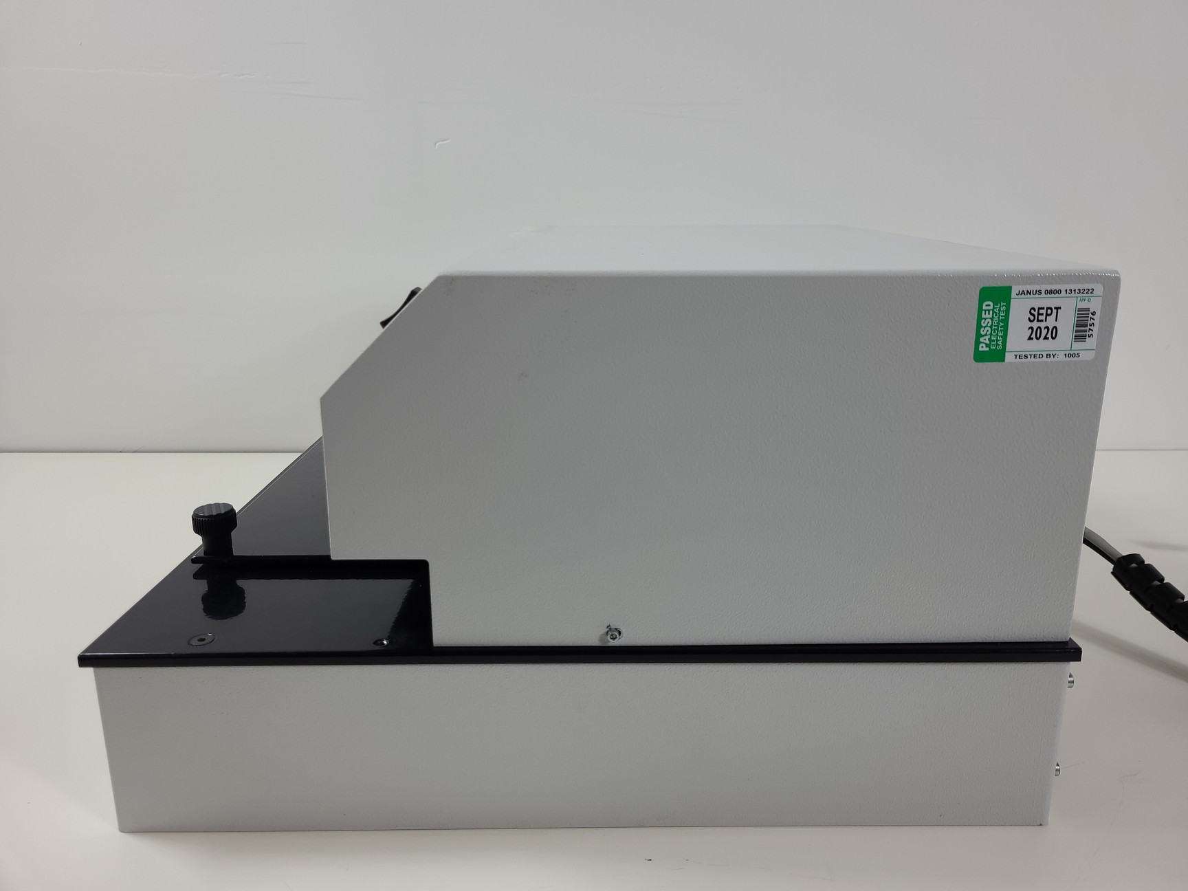 Image of AID Elispot ELR02 Plate Reader System with PC & Software Lab