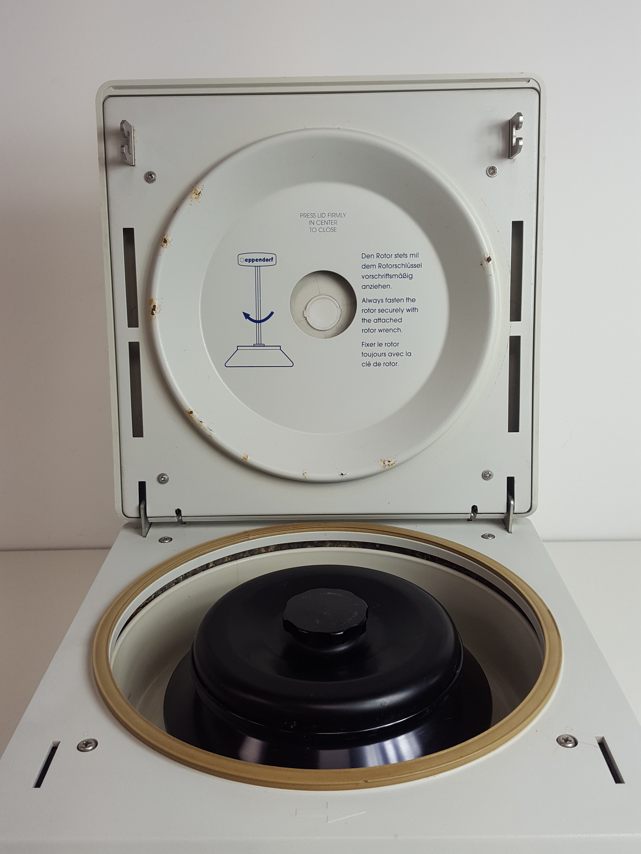 Image of Eppendorf Benchtop Laboratory Centrifuge Model 5417C with 14000rpm Rotor Lab