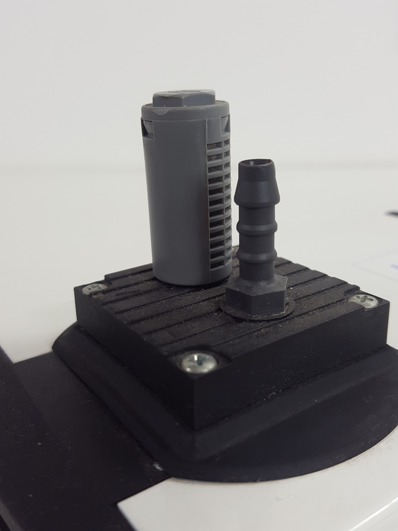 Image of MIillipore Vacuum Pump XF54 230 50  Type - PJ13543-86 Lab