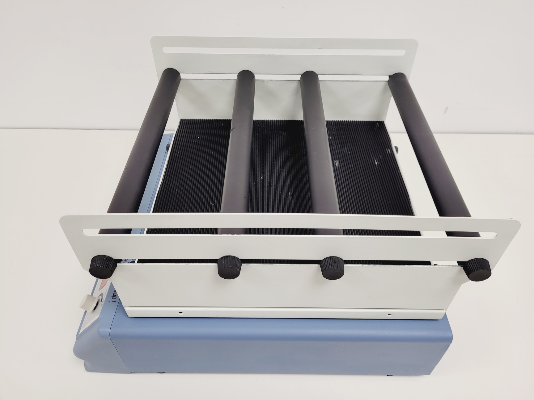 Image of Stuart Orbital Shaker Model SSL1 with 4 x Retaining Bars Lab