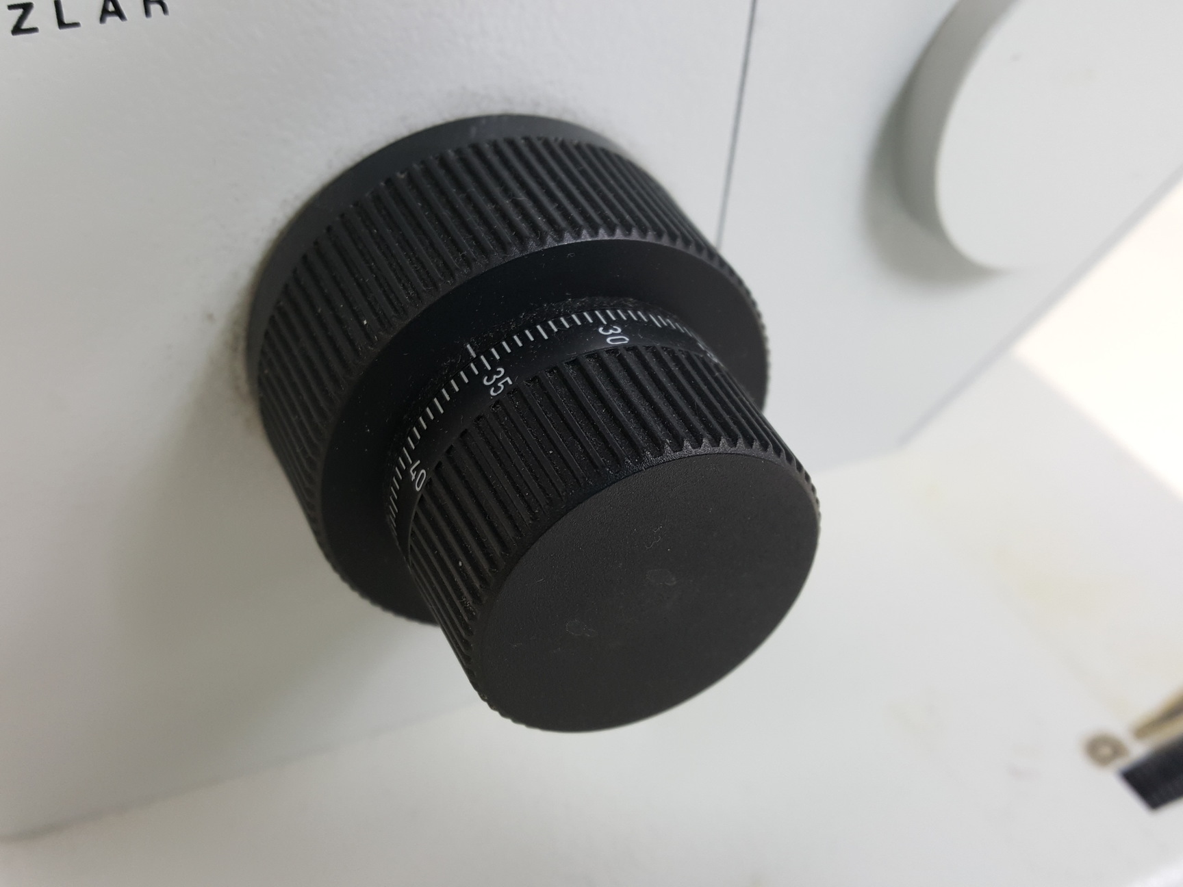 Image of Hund Wetzlar Wilovert Inverted Microscope 10/0.25 Ph-p & A4/0.10 Objectives Lab