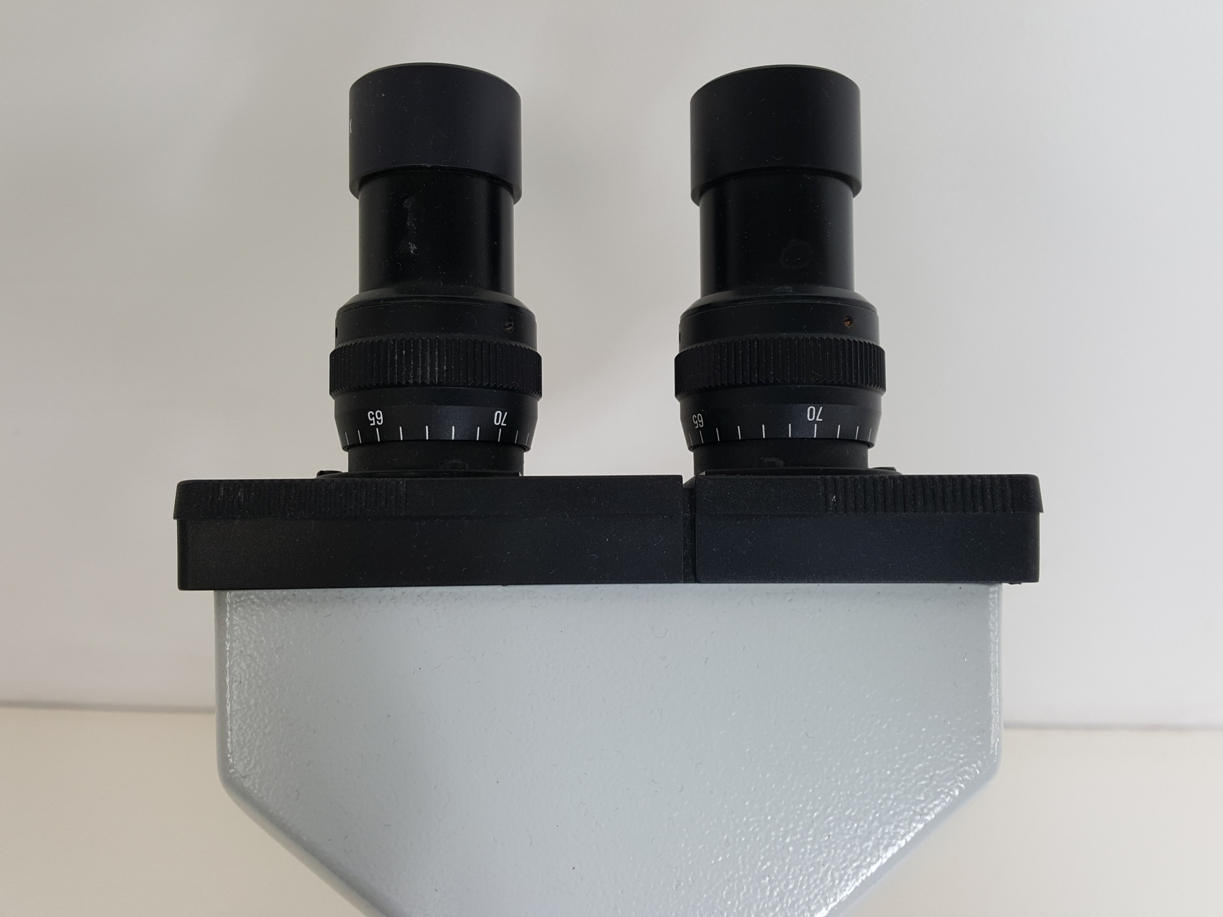 Image of Hund Wetzlar Wilovert Inverted Microscope 10/0.25 Ph-p & A4/0.10 Objectives Lab