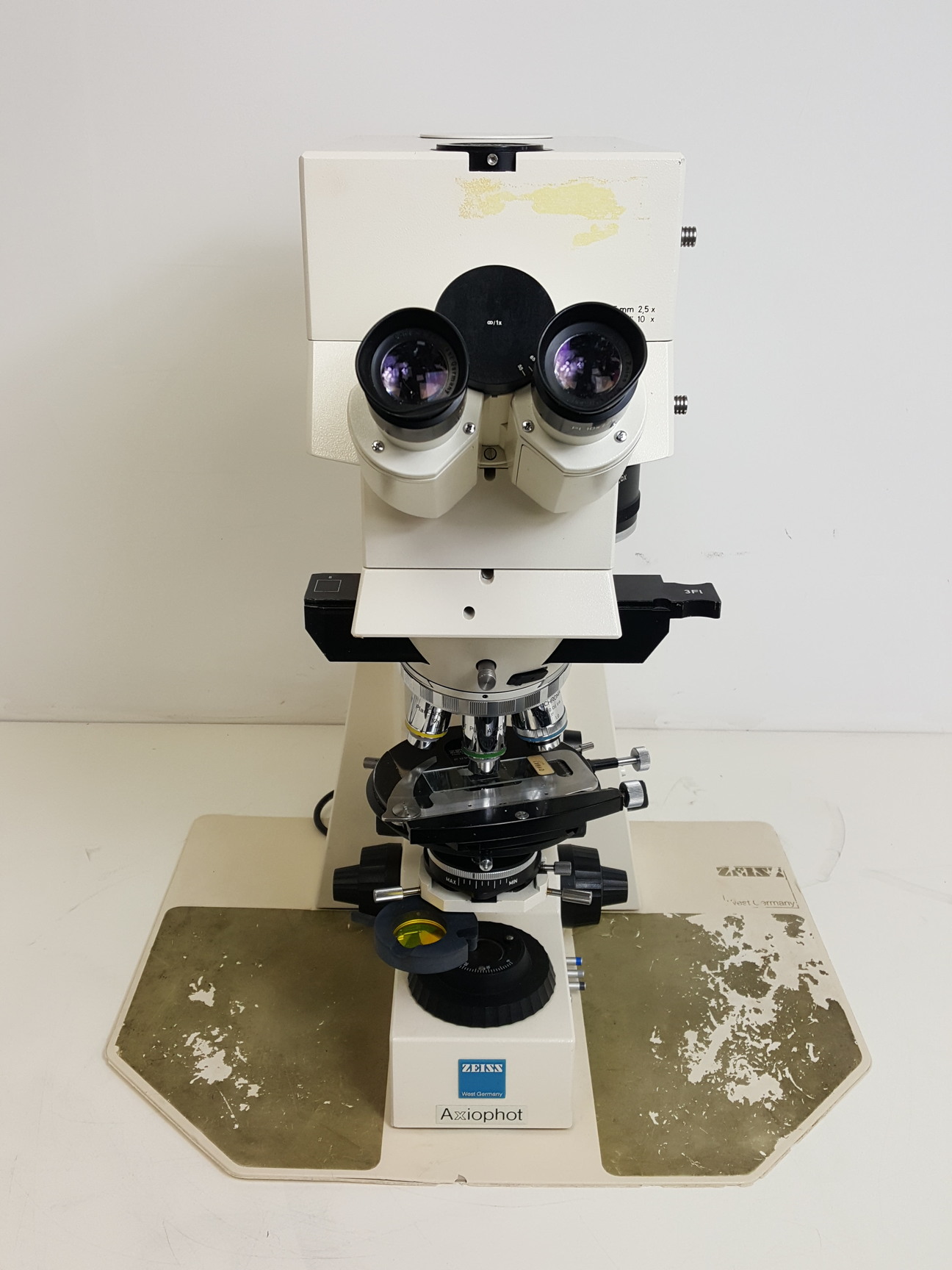 Image of Carl Zeiss Axiophot Fluorescent Microscope w/ 6 Objectives Apchromat Neofluar