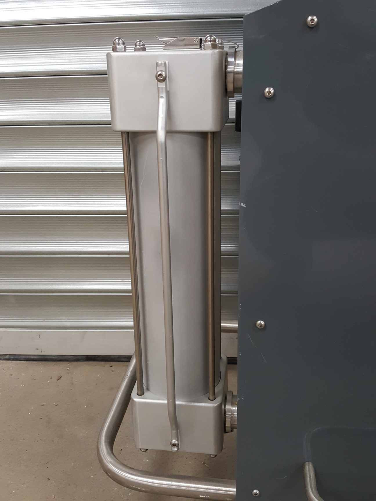 Image of Steris VHP 100-P Biodecontamination & VHP 100 R Desiccant Regeneration System