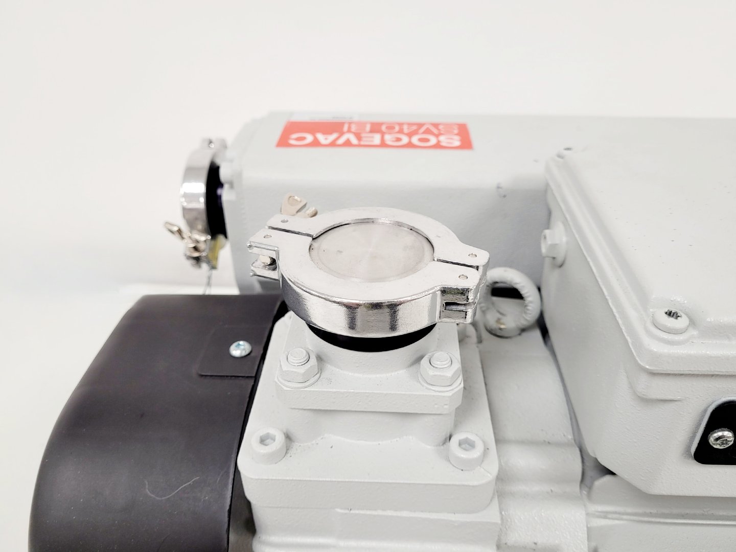 Image of Oerlikon Leybold Oil Sealed Rotary Vane Vacuum Pump Model - SOGEVAC SV40 BI Lab